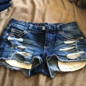 Shorts with lace pockets